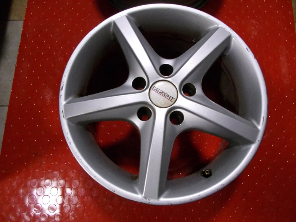 Honda 7x16 ET40 5x114,3x71,5/64,1 DEZENT 
