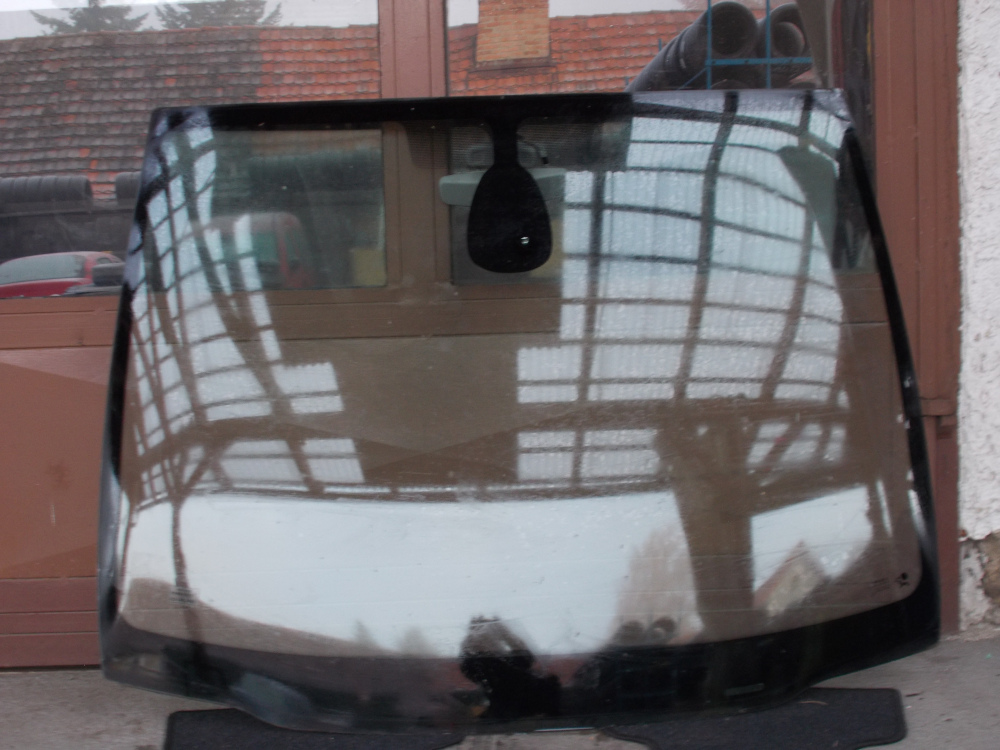 Čelní sklo Renault Modus, s dešťovým senzorem a zpětným zrcátkem