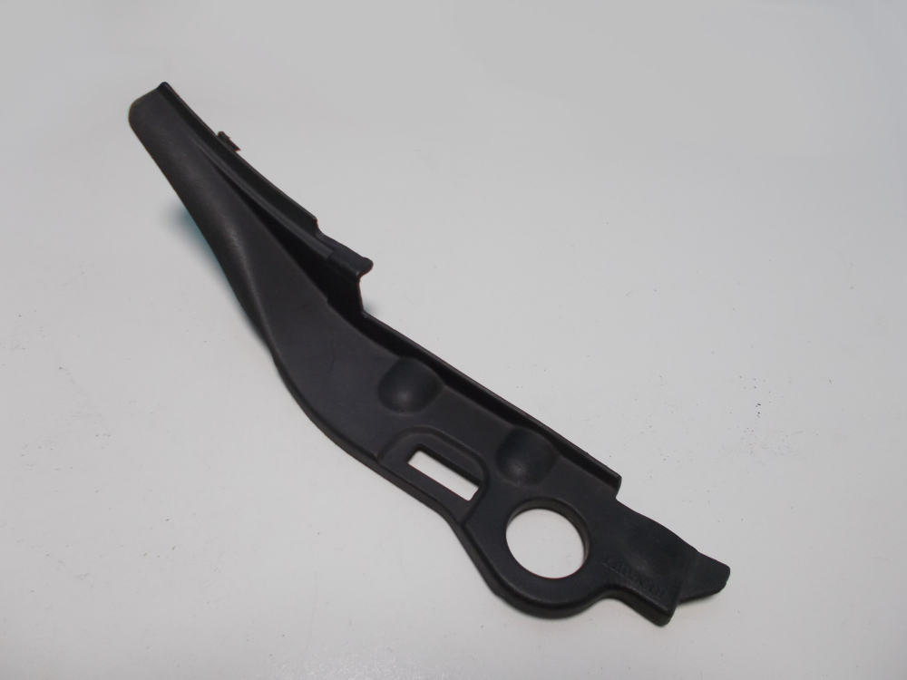 7700304882, 8200225293 Levý plast pod přední stěrače Renault Kangoo I