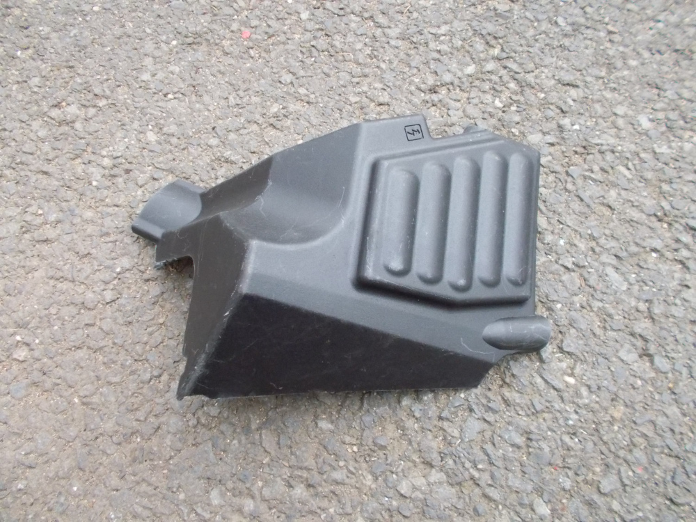8200129136 Kryt relé v motoru Renault Clio II, Kangoo I