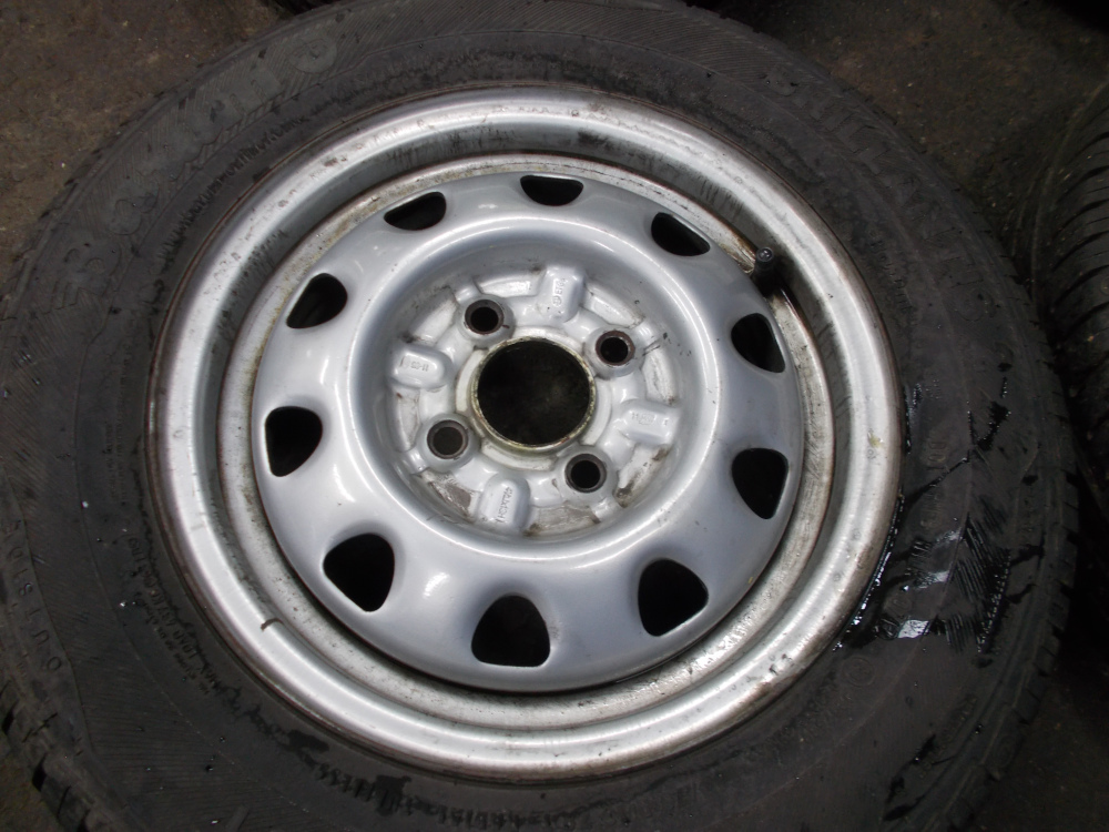 Škoda Felicia 4,5x13 ET38 4x100x57 - 165/70/13 79T BARUM, letní obutá sada