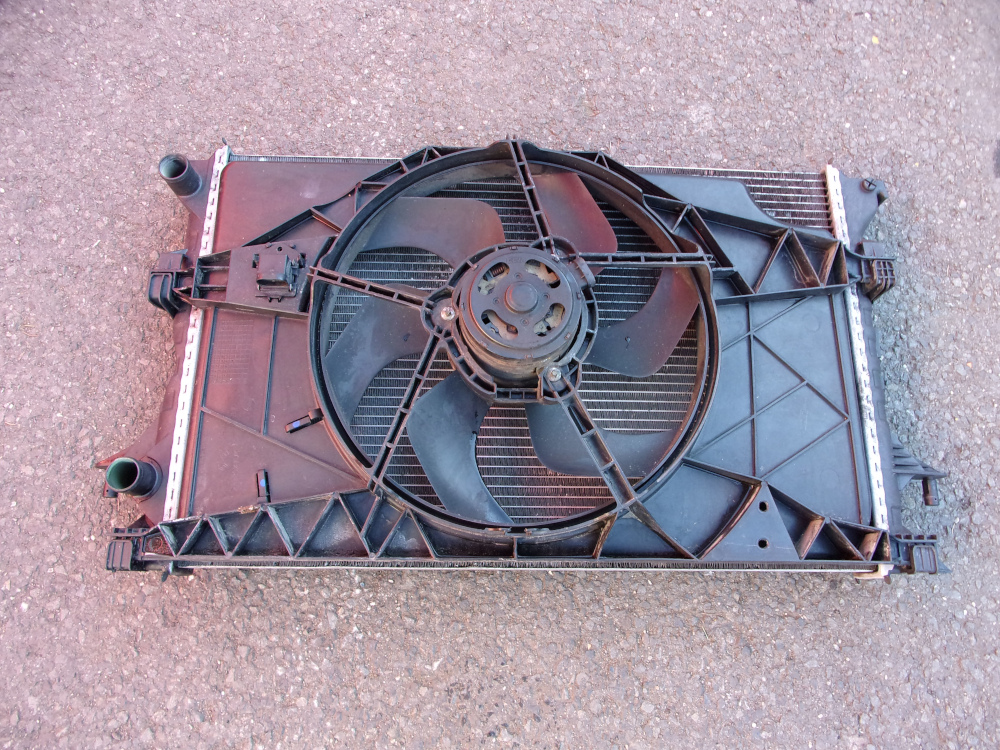 8200292771 Chladič vody + ventilátor chlazení Renault Laguna II 2005-2007 1,9 dCi