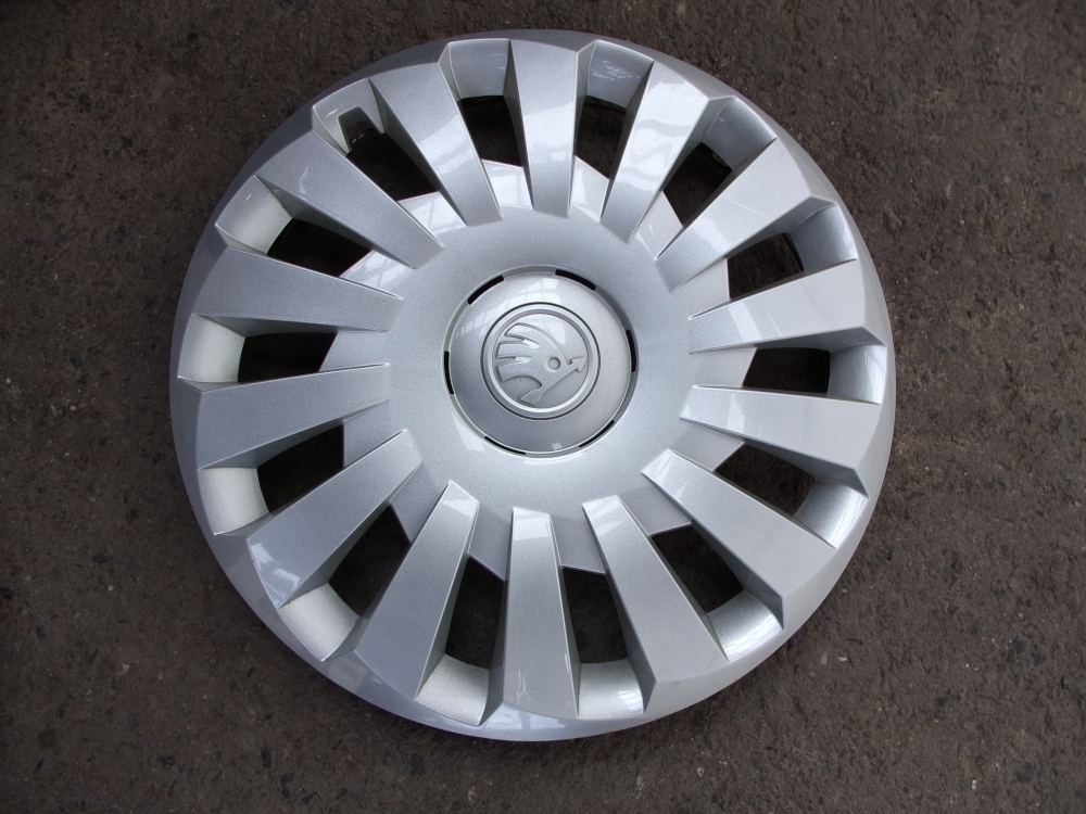 Poklice 16" originál Škoda 5E0601147H