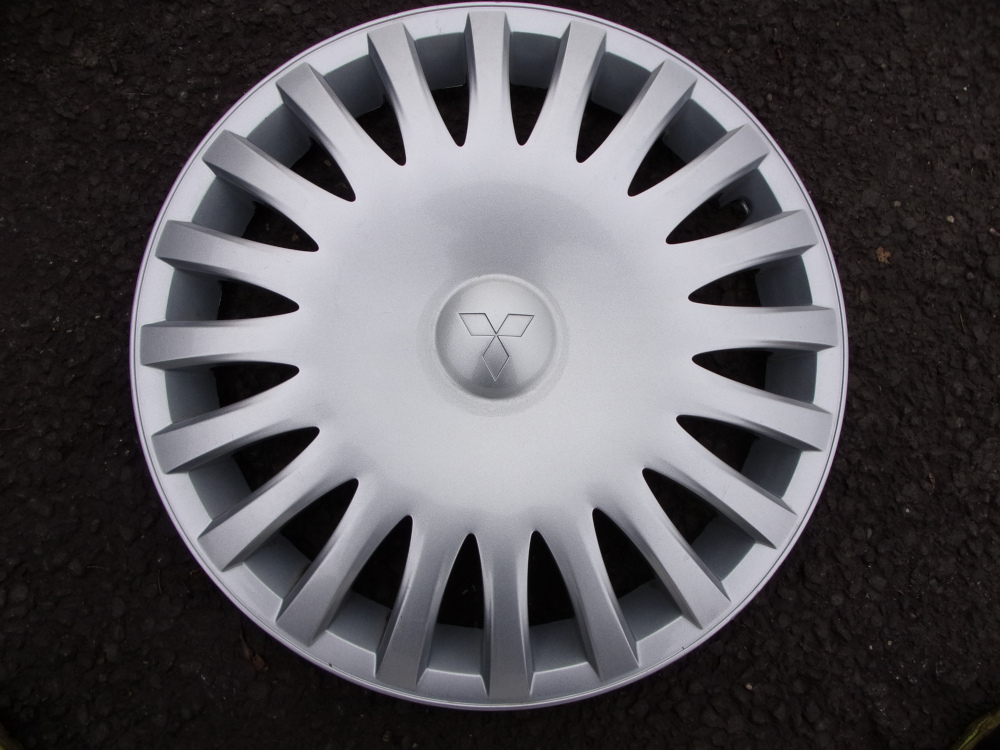 Kryt kola 15" originál Mitsubishi MR916089