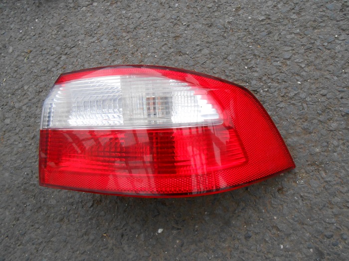 8200002474 Pravé zadní světlo vnější strana Renault Laguna II 2001-2005