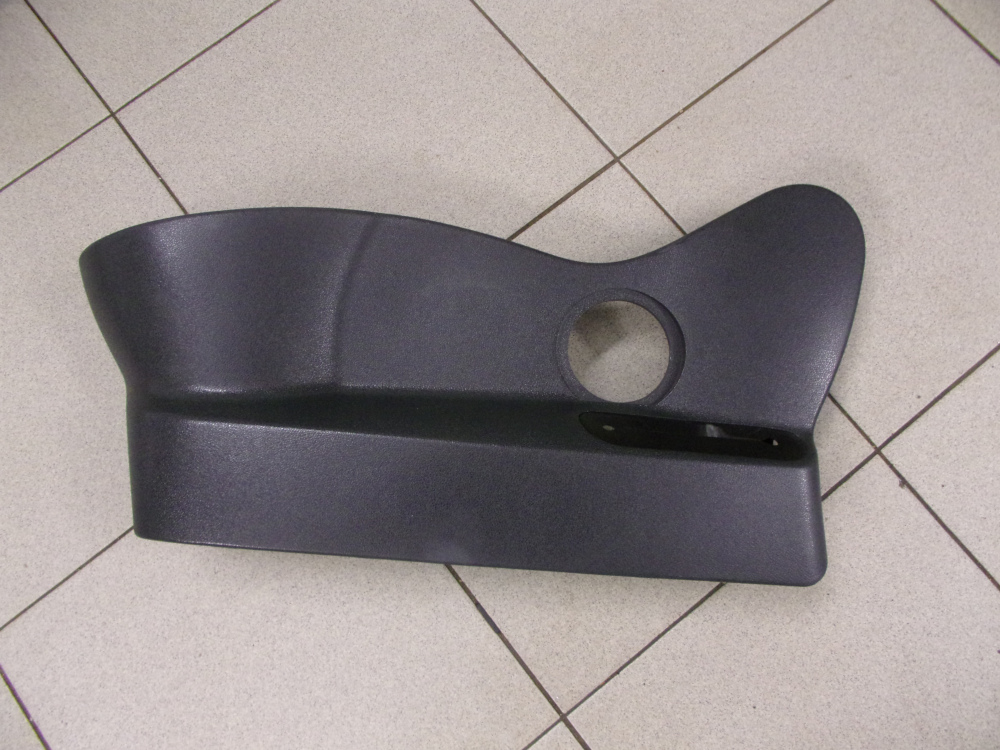 1546370, 1541861 Vnitřní bok pravé přední sedačky Renault Clio III