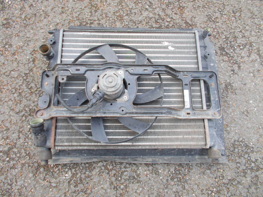 Chladič vody + ventilátor + rámeček chladiče Renault Kangoo I 1,2i 1998-2007