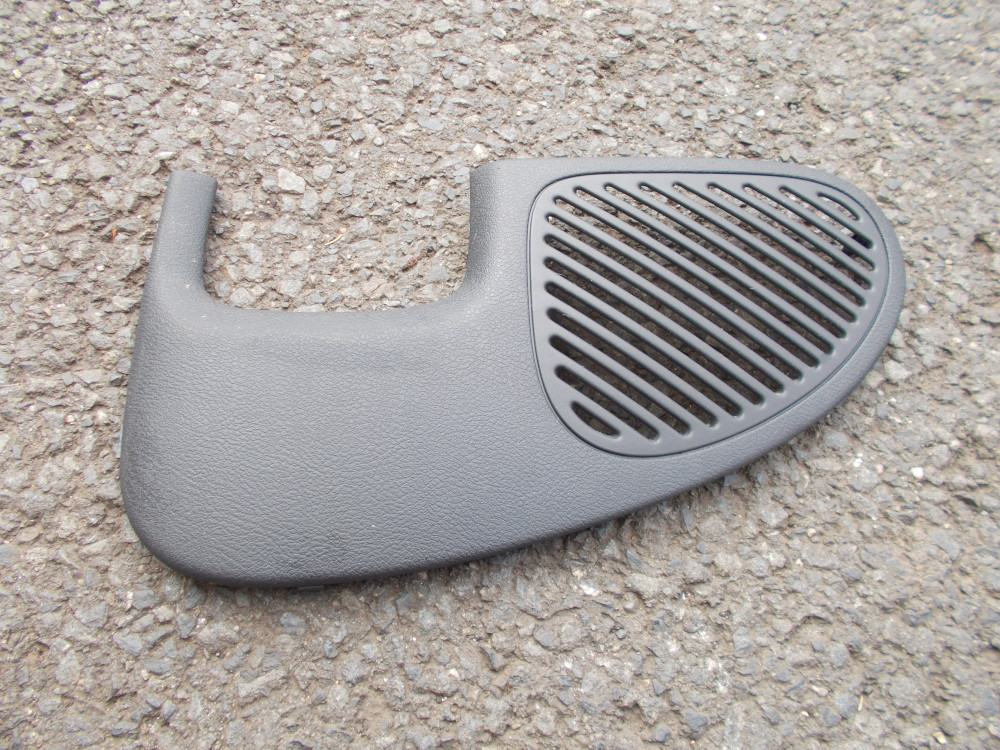 Mřížka pravého zadního reproduktoru Renault Clio II (3dv. model)