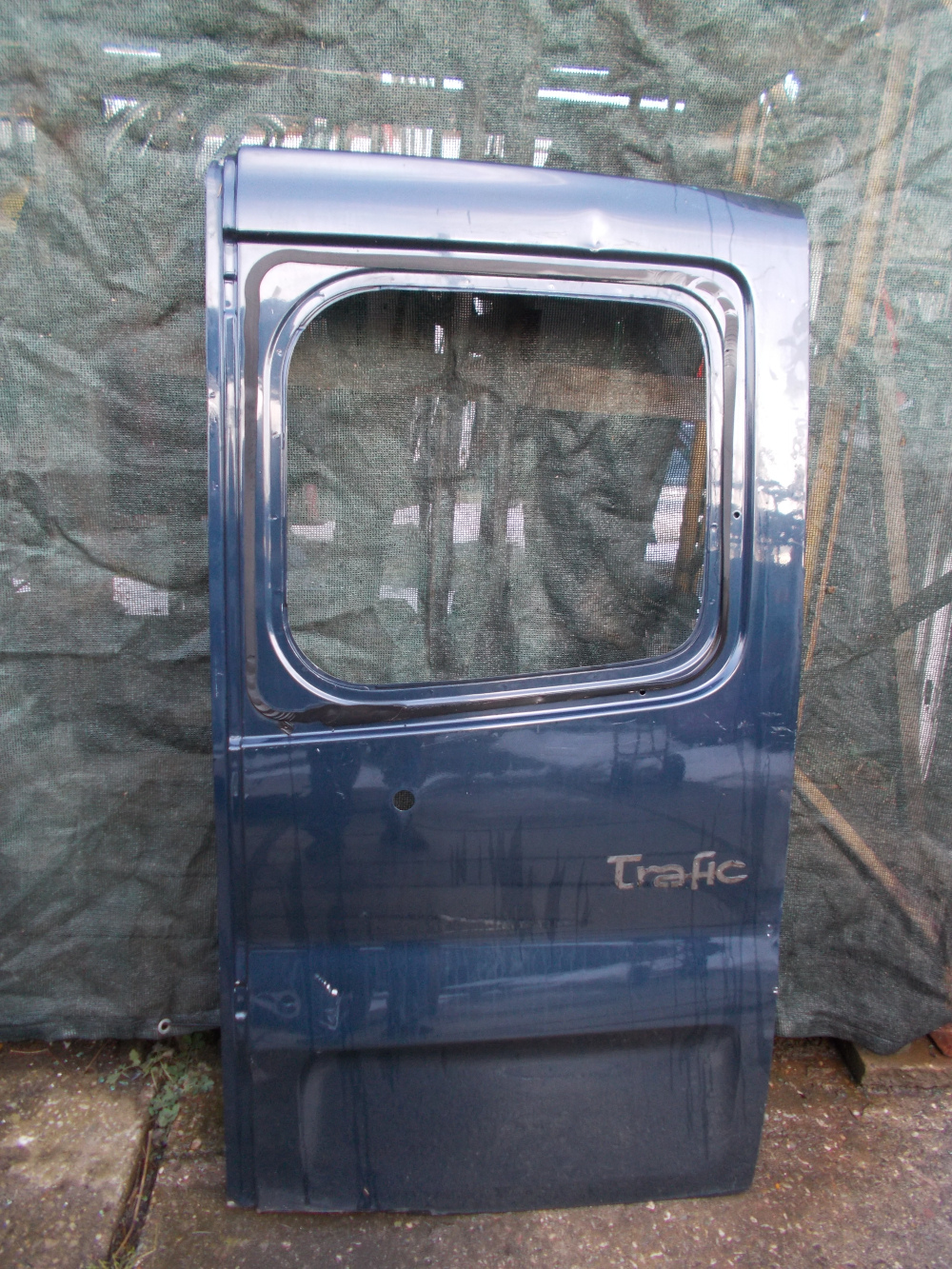 Pravé zadní dveře - pravá polovina Renault Trafic II (nízká verze) - k opravě
