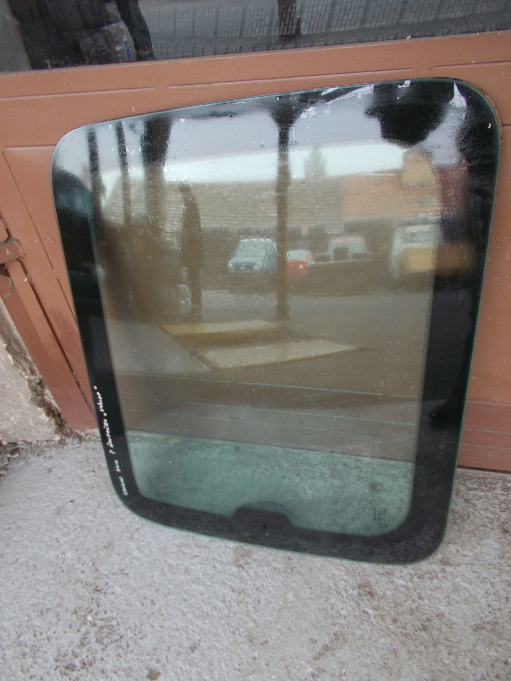Výklopné sklo pravých posuvných dveří Renault Kangoo I, s rámem